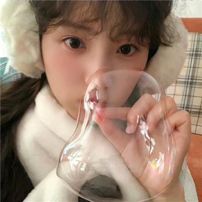 穿风信子蓝的少女